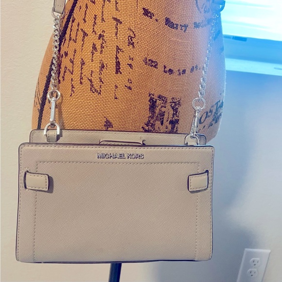 Michael Kors Handbags - Micheal Kors Grey Crossbody